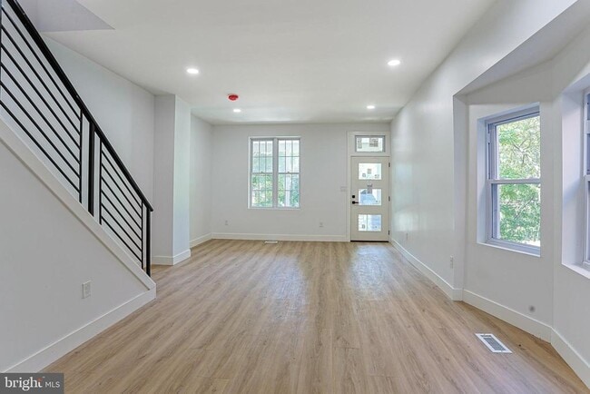 Photo - 7415 Sprague St