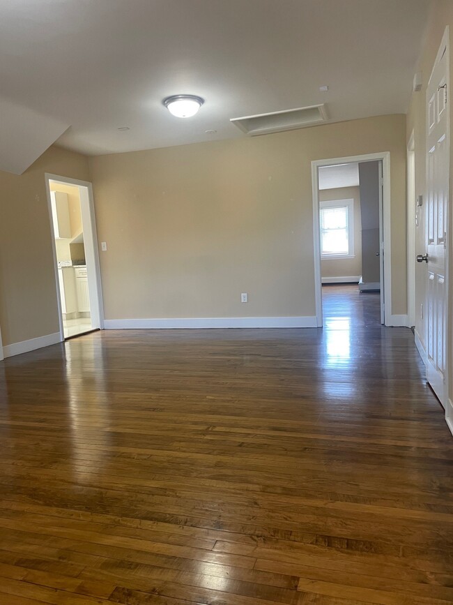 Building Photo - 310 Allston St Unit 3