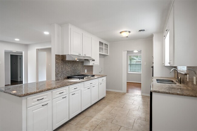 Photo - 9779 Westview Dr