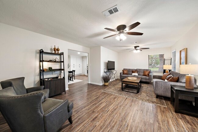 Photo - 1606 E Fayle Ave