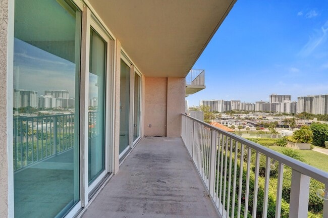 Photo - 3020 NE 32nd Ave Unit 807