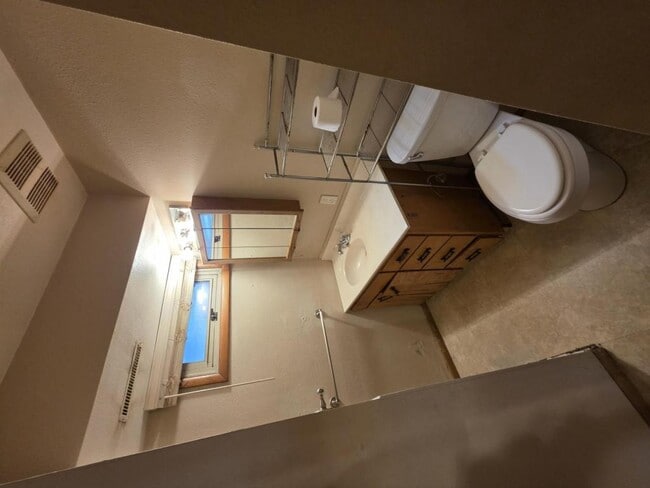 Building Photo - 527 S 12th St Rental