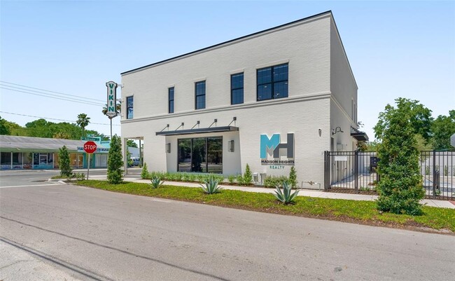 Photo - 902 E Curtis St Unit 1