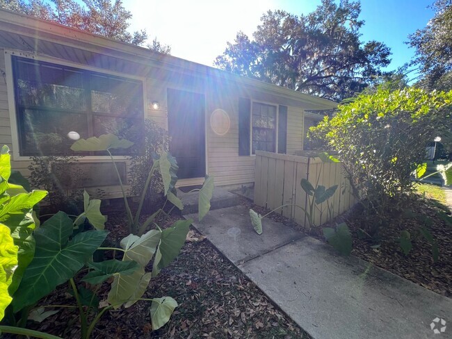 Building Photo - 1BD/1BA Home in Gainesville, FL – Modern L... Unit 35