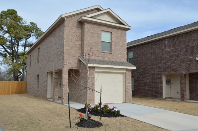 Building Photo - 1809 Wolford Wy