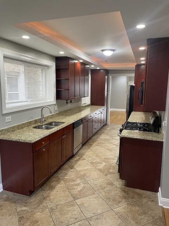 Photo - 6234 N Sacramento Ave Unidad 2