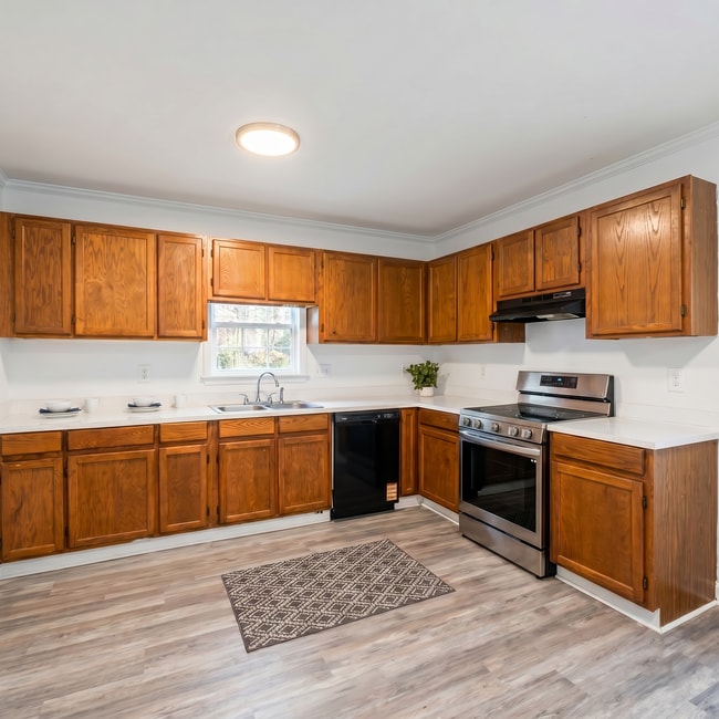 Kitchen - Courtyard Townhomes