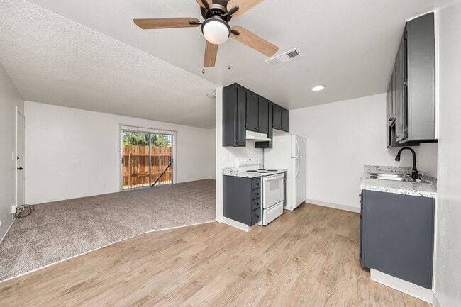 Photo - 3800 Lily St