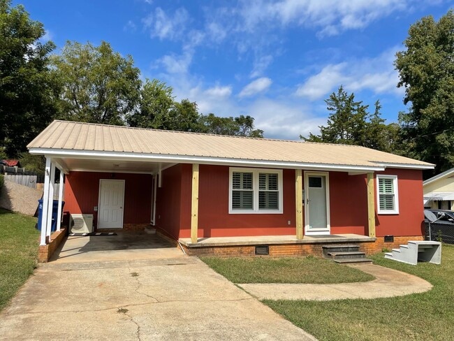 Building Photo - 2 bed, 1 bath house located in Siler City!