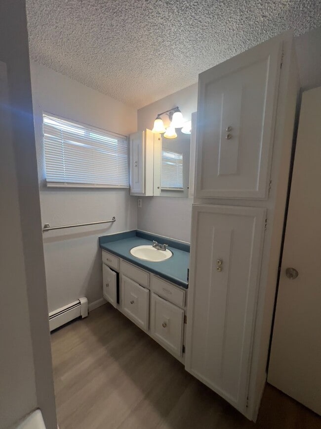 Photo - 4 bedroom 1 Bath w/ fenced yard