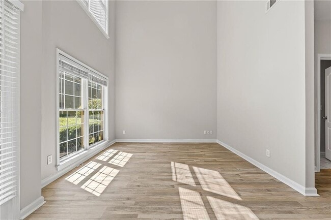 2878 Calhoun Square