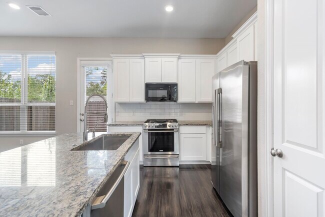 Photo - 5021 Lehman Oaks Dr