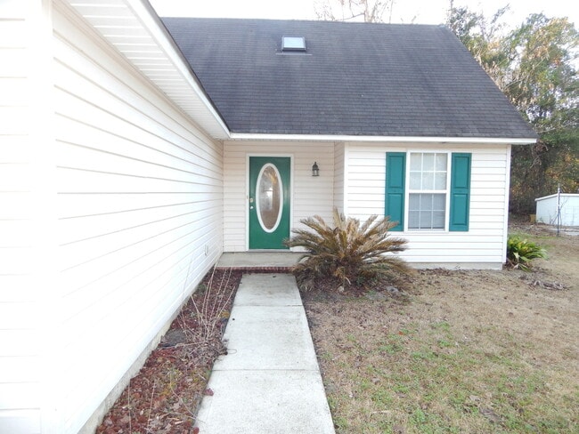 Photo - Adorable!! Centrally located on quiet Cul...