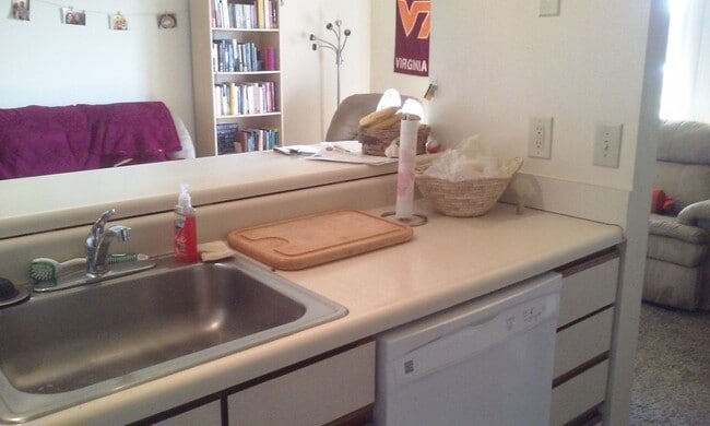 Photo - 4 Bed 2 Bath Condo Available Summer 2026