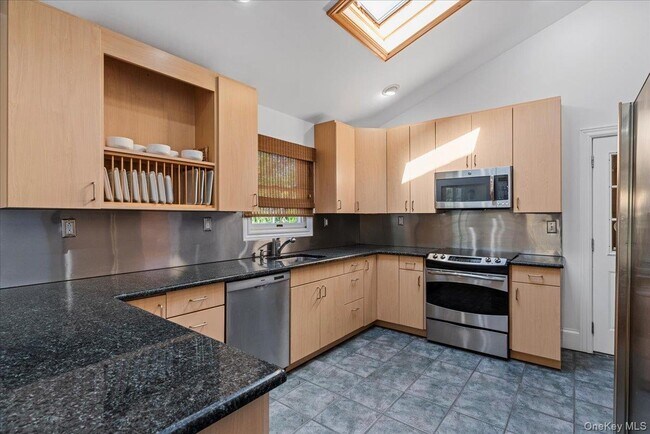 Photo - 20 Alanson Ln