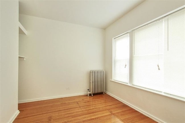 Photo - 1742-56 E 72nd St