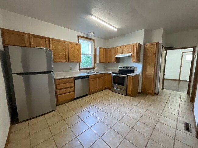 Photo - COLLEGE PRE-LEASING