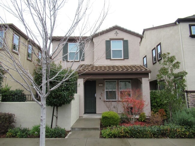 Photo - 2 STORY HOME IN WESTPARK VILLAGE CENTER ROSEVILLE WITH SOLAR!