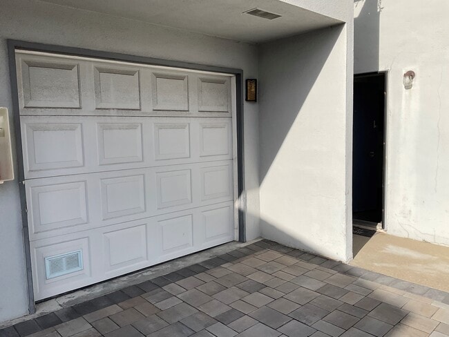 200 Dunecrest Ave