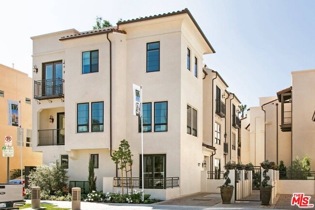 Photo - 10732 Bloomfield St Condo