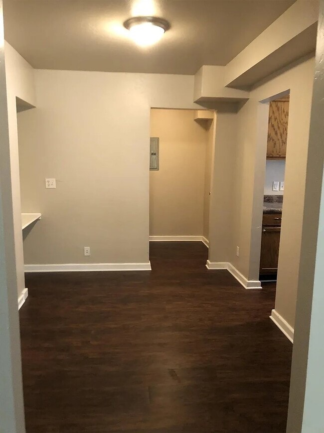 Photo - 2804 N Robinson Ave Unit Apt 2
