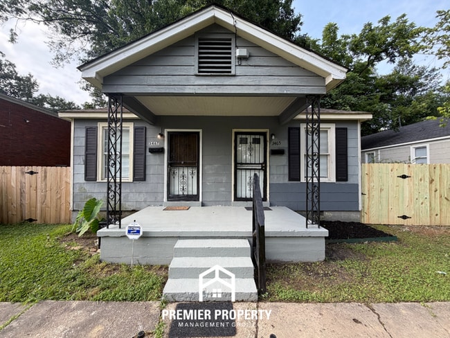 Building Photo - Charming 1BR/1BA Near University of Memphis | All Hardwood Floors & Fenced Yard