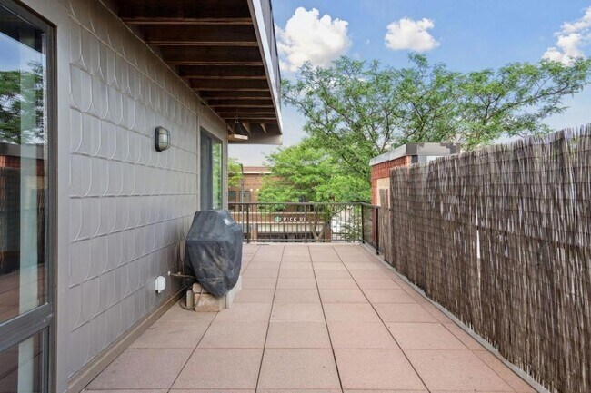 Photo - 10 E 26th St