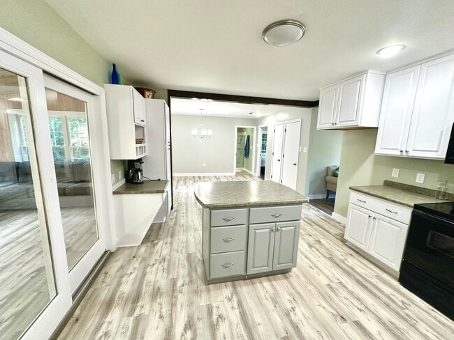 Building Photo - Beautiful Three Bedroom house for rent @ R...