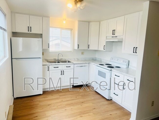 Photo - 475 Houser Way S Unidad B