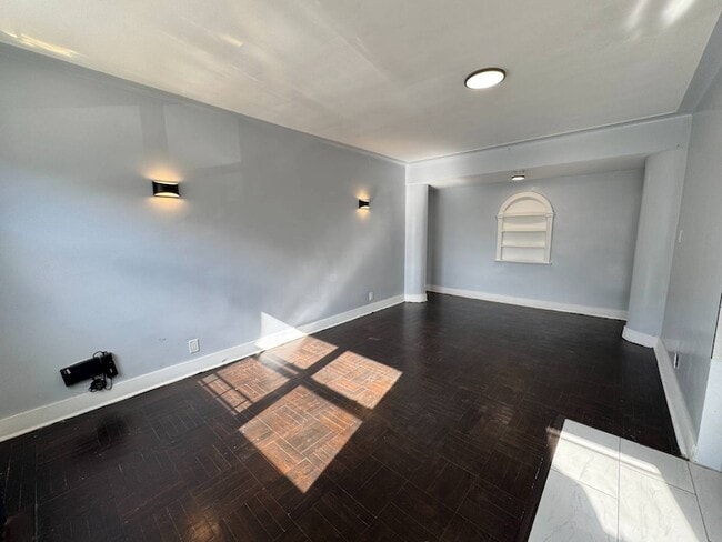 Photo - 1254 White Plains Rd