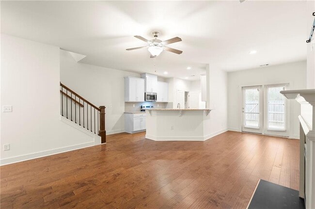 Building Photo - 1833 Edgehill Dr