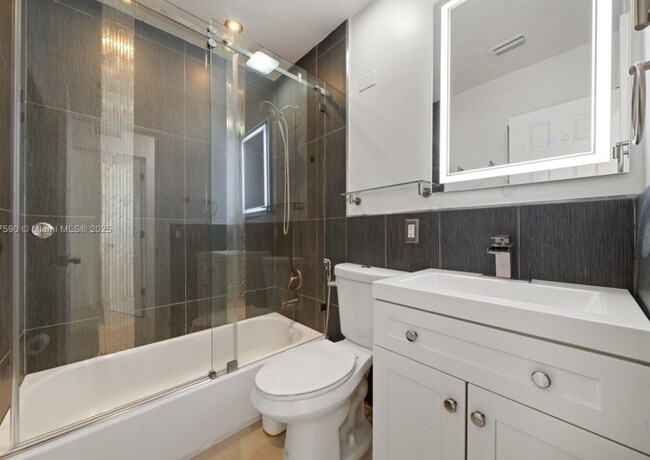 Photo - 845 NW 2nd St