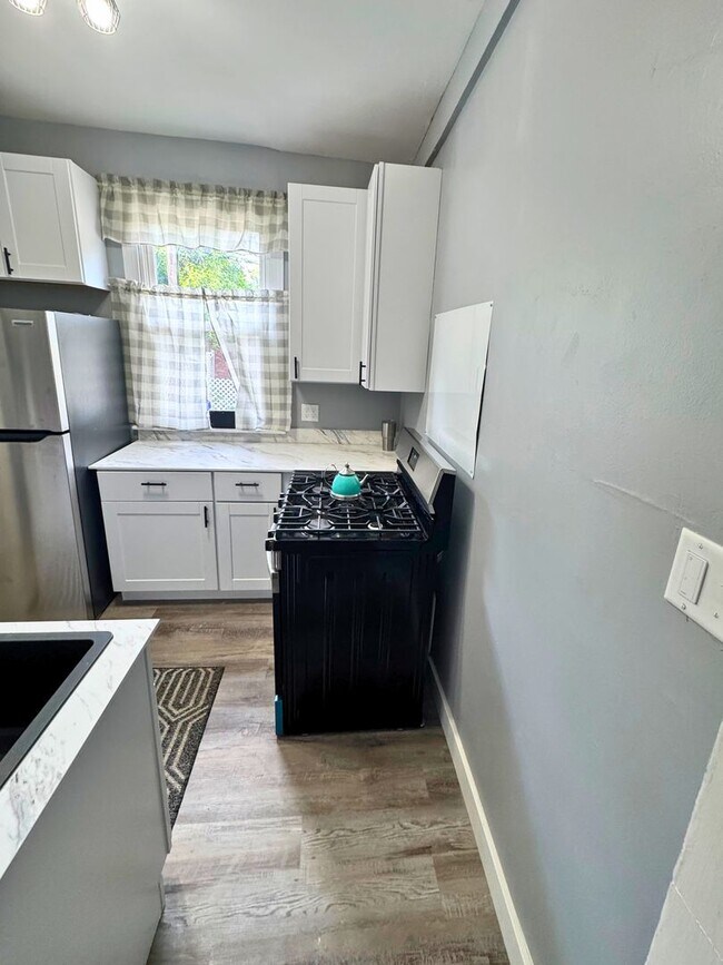 Photo - Charming and Spacious 4BR, 2BA Townhouse