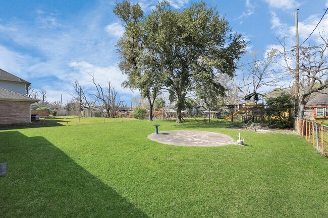 Photo - 8105 Lanham Ln