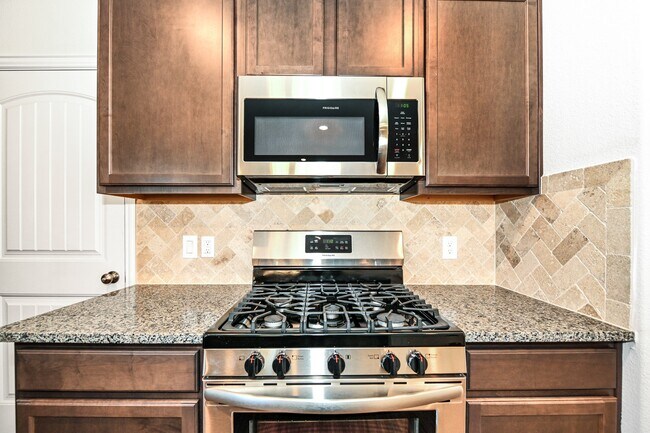 Photo - 1022 Schooner St