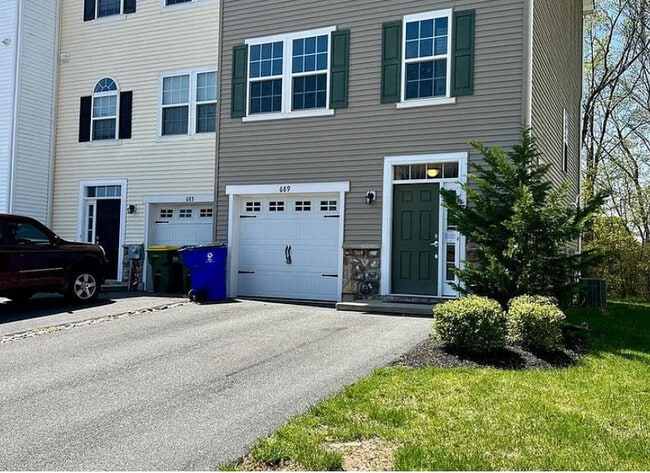 Photo - 689 Jacobsen Cir Townhome