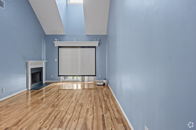 Building Photo - 321 Duke St Rental