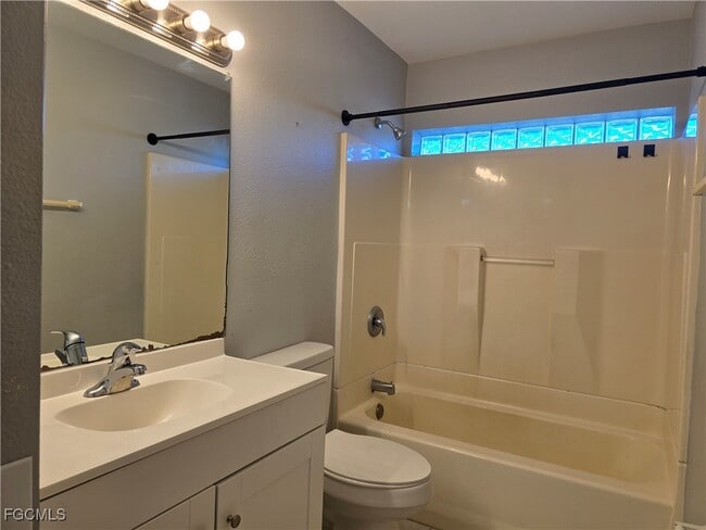 Photo - 118 NE 16th Pl