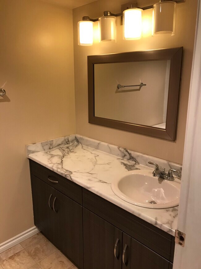 Photo - Diamond Head Apartments