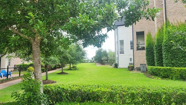 Photo - 9450 London Bridge Station