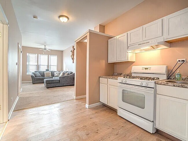 Photo - 1144 W 68th St Unidad 1