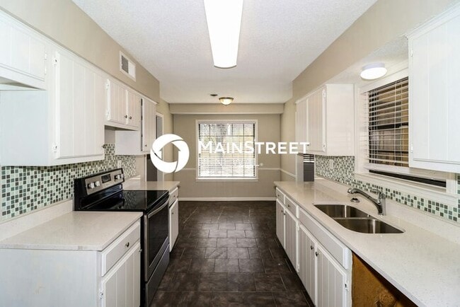 5 Bedroom Pet-Friendly Home in Memphis, TN with Main Street Renewal