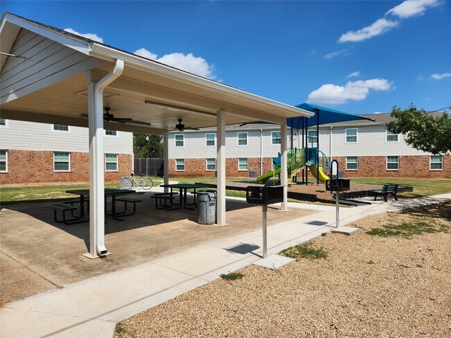 Photo - 724 E Ave N
