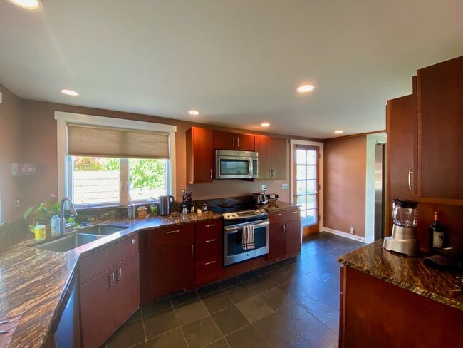 Photo - 475 Harrison St