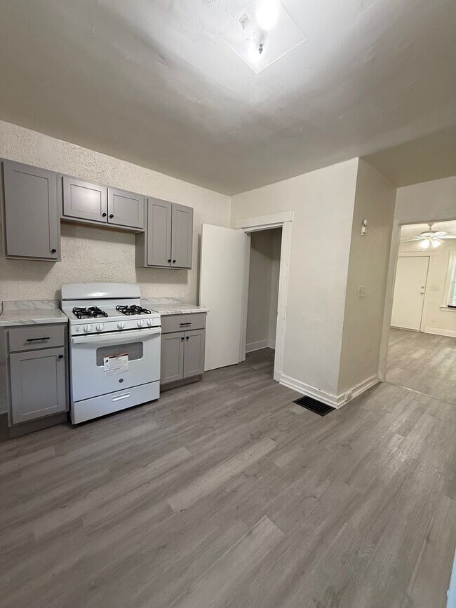Photo - Charming 2-Bedroom Townhome in Lincoln-Lar...