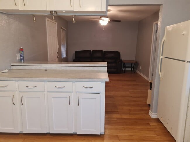 Photo - 1421 W Madison Ave
