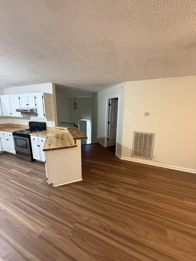 Photo - 821 Hillmore Dr