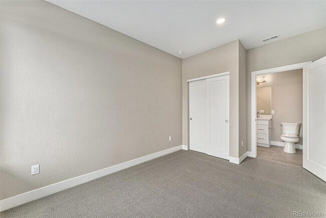 Photo - 2323 Lakeshore Ln