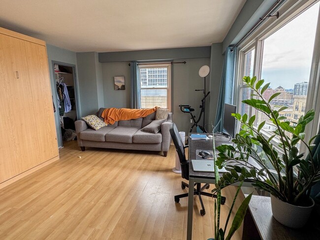Photo - 2909 N Sheridan Rd Condo