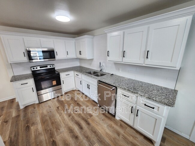 Photo - 519 E 14th St